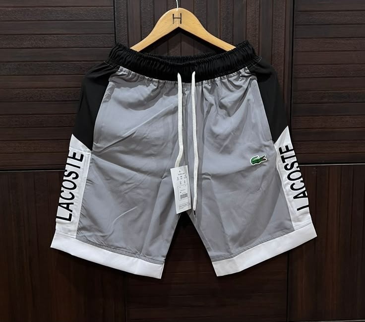shorts for 2 zip pockets  like a boxer